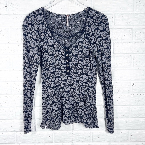 Free People Tops - FREE PEOPLE Black Lace Scoop neck Long Sleeve Top Peplum raw hem medium